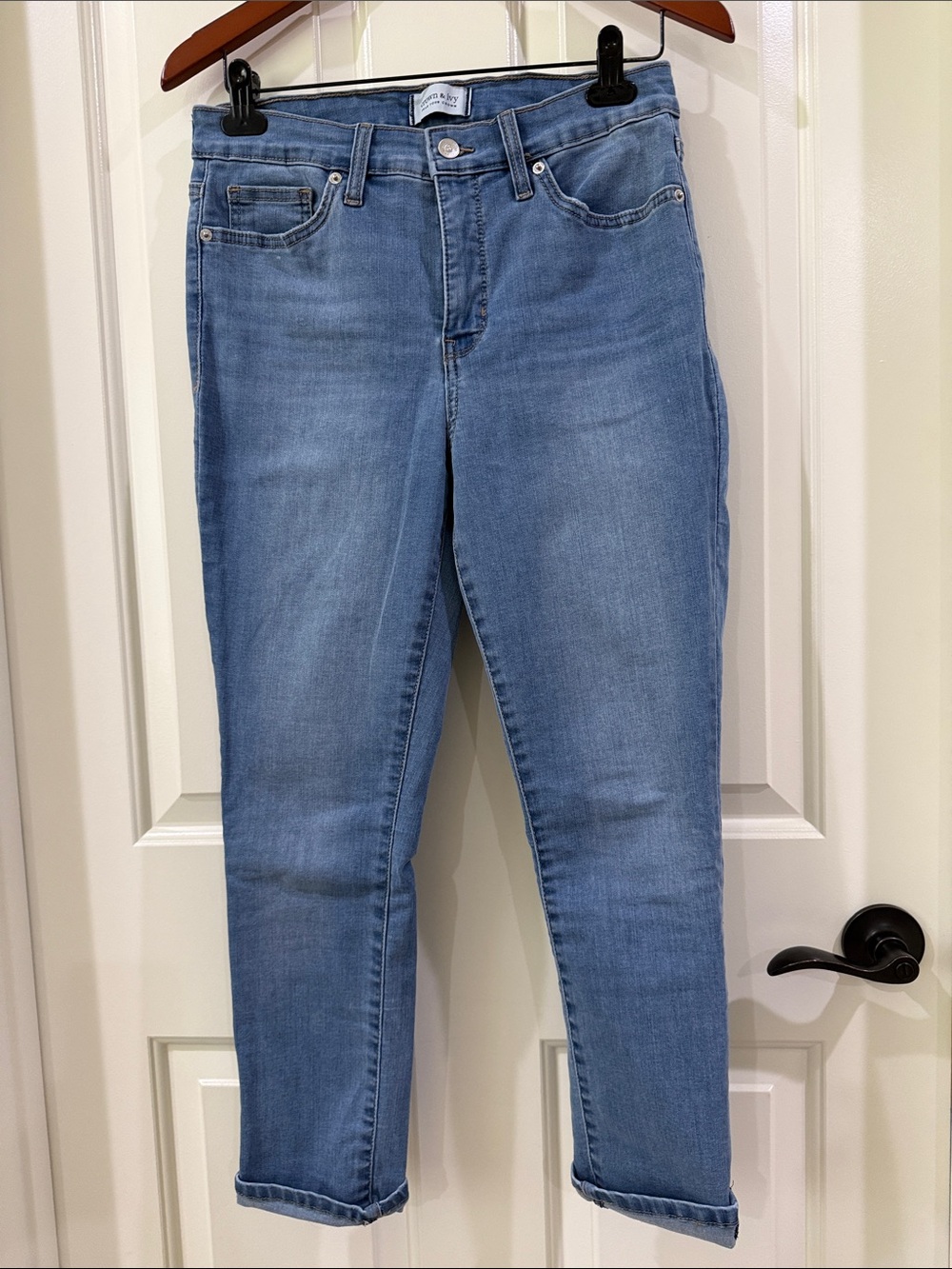 Crown & Ivy Light Wash High Rise Skinny Cropped Jeans